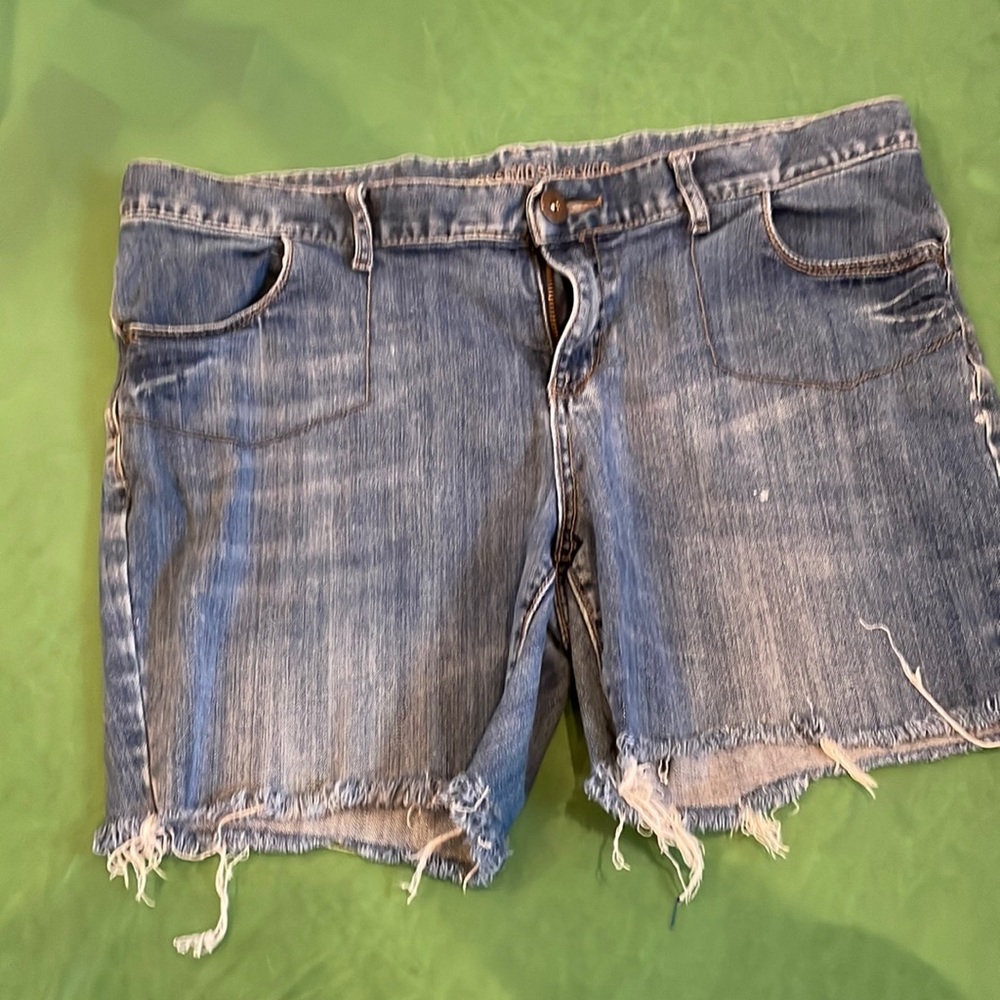 Woman’s denim shorts size 15 Mossimo